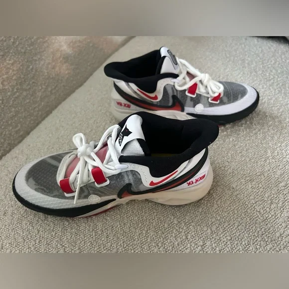 NIKE KYRIE 8 GO GS 'WHITE UNIVERSITY RED-BLACK’ NiB 4.5Y - Picture 5 of 15